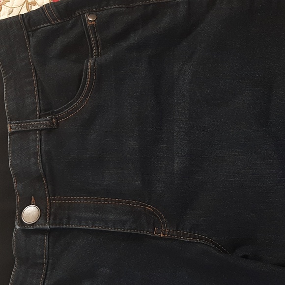 C J Banks 18 W Average Signature Slimming Dark Denium Jeans Like New - Picture 4 of 10